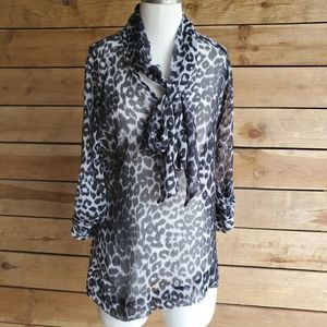 🤏 New York & Co sheer leopard top
